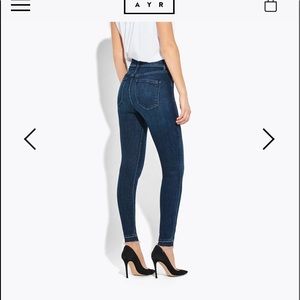 AYR “The Riser” skinny jeans distressed wash size 28Wx 30L.